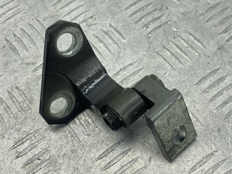Петля двери верхняя 3C0831401D Volkswagen CC