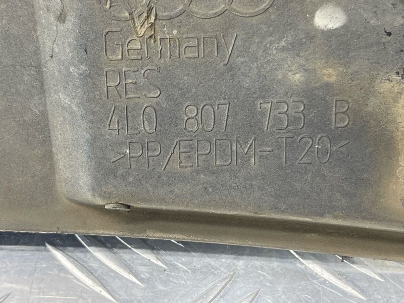 Захист бампера 4L0807733B Audi Q7
