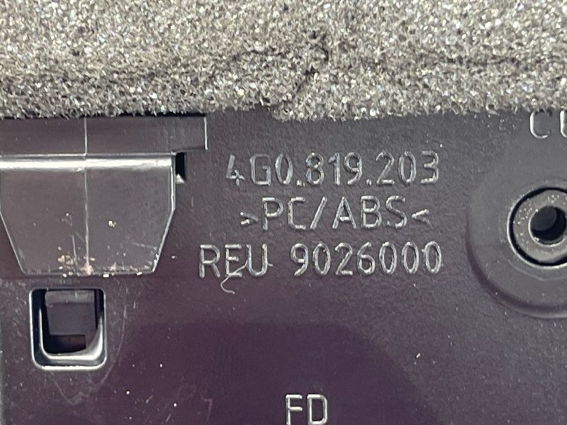Дефлектор воздуховода центральный 4G0819203C6PS Audi A6