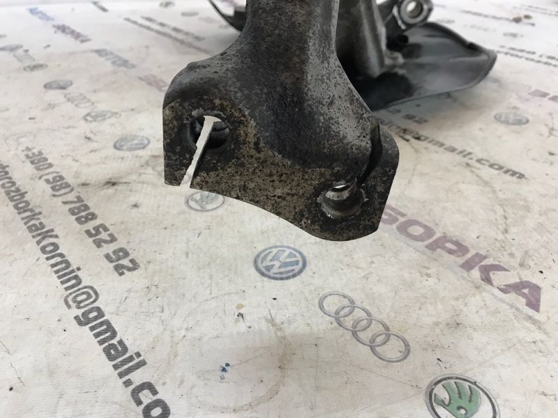 Поворотный кулак / Цапфа 4G0407242C Audi A6