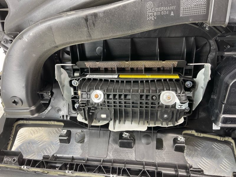 Торпедо с подушкой безопасноти 7P1857001GHR2 Volkswagen Touareg