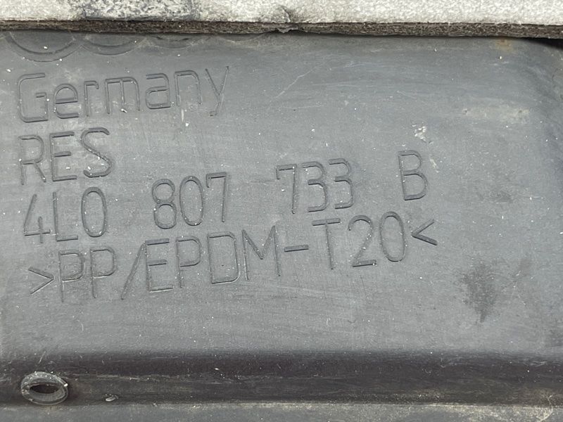Спойлер переднего бампера 4L0807733B Audi Q7