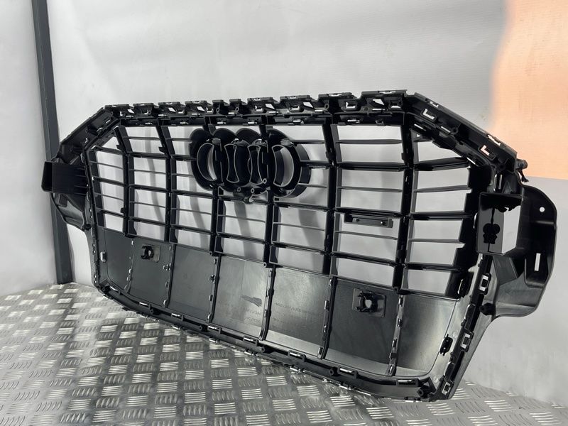 Решітка радіатора 4M0853651AHRN4 Audi Q7