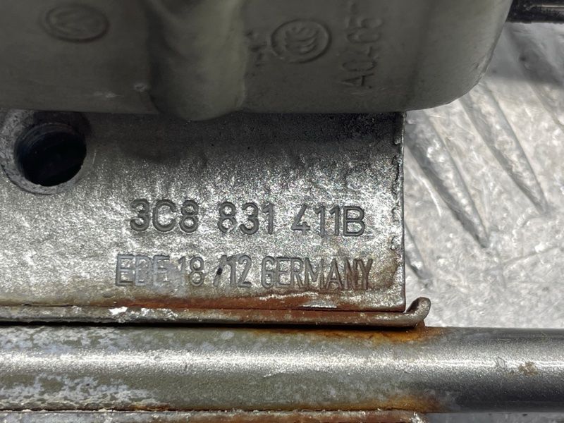Петля двери нижняя 3C8831411B Volkswagen CC
