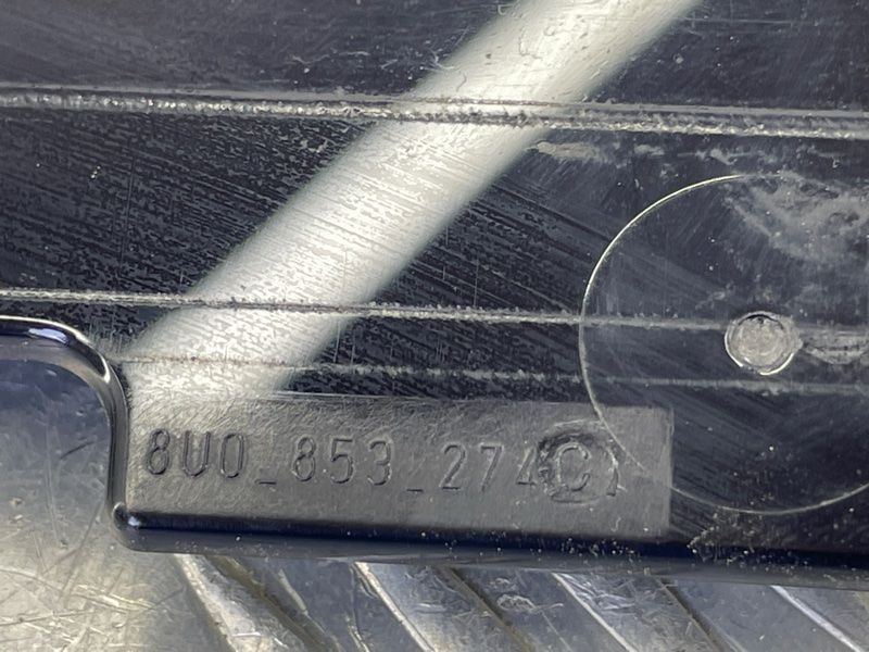 Кутовий молдинг дверей 8U0853274C5FQ Audi Q3