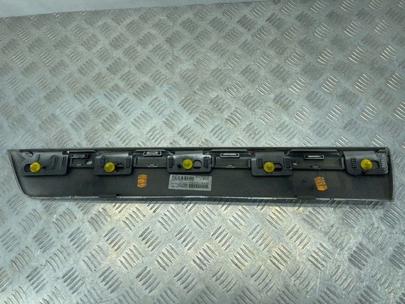 Накладка двери 31333818 Volvo XC60