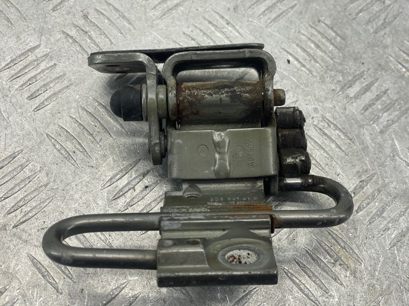 Петля двери нижняя 3C8831411B Volkswagen CC