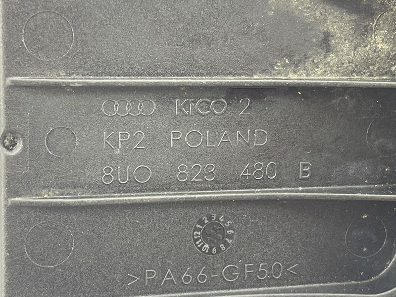 Стопорний гак капота 8U0823480B Audi Q3