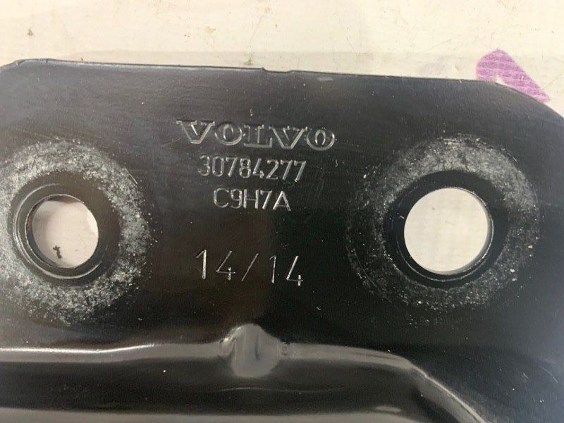 Кронштейн опори двигуна 30784277 Volvo XC60
