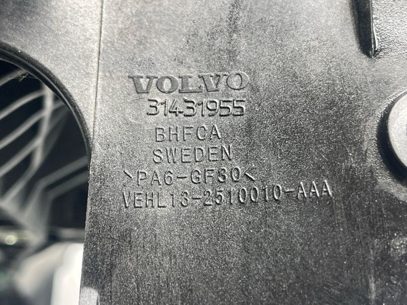 Колектор випускний Volvo XC60