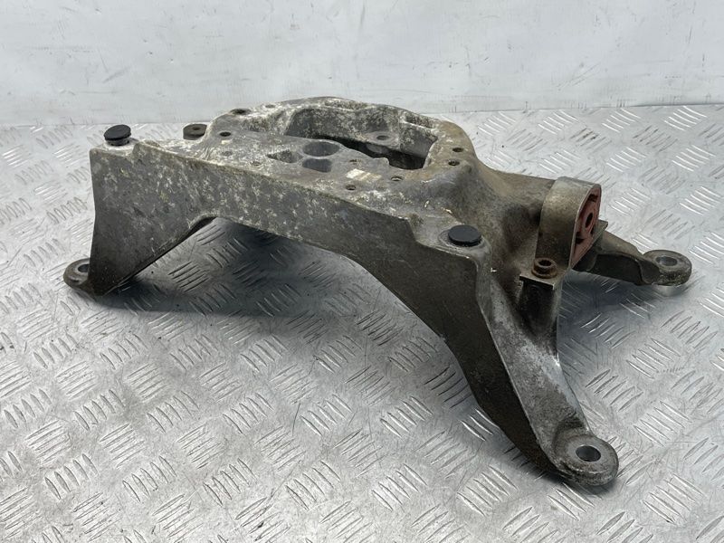 Кронштейн коробки АКПП / траверса / опора 80A399262AP Audi Q5