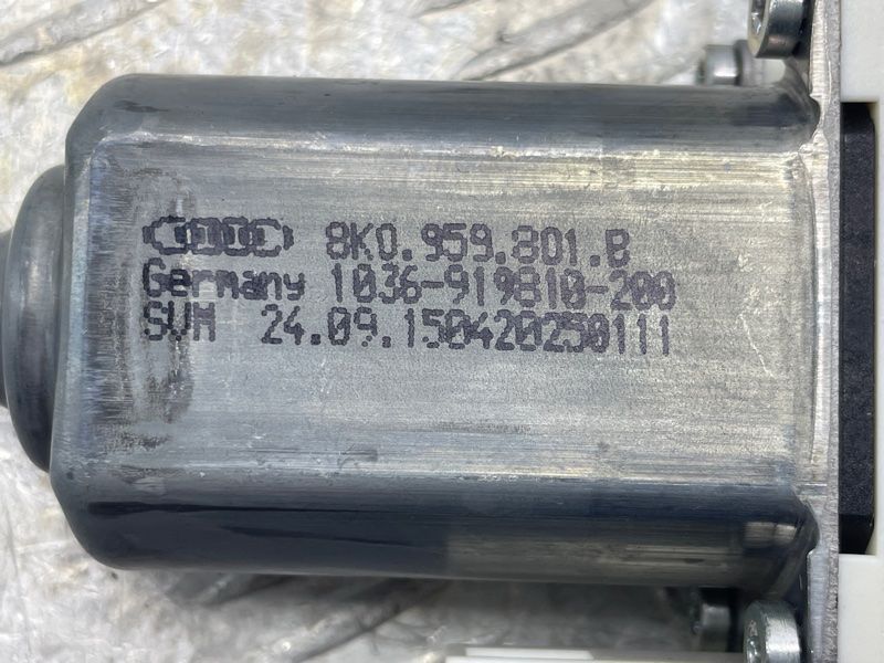 Мотор стеклоподъемника 8K0959801B Audi A7