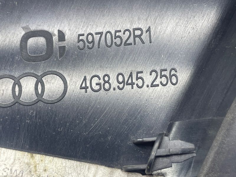 Накладка заднього ліхтаря 4G8945256 Audi A7