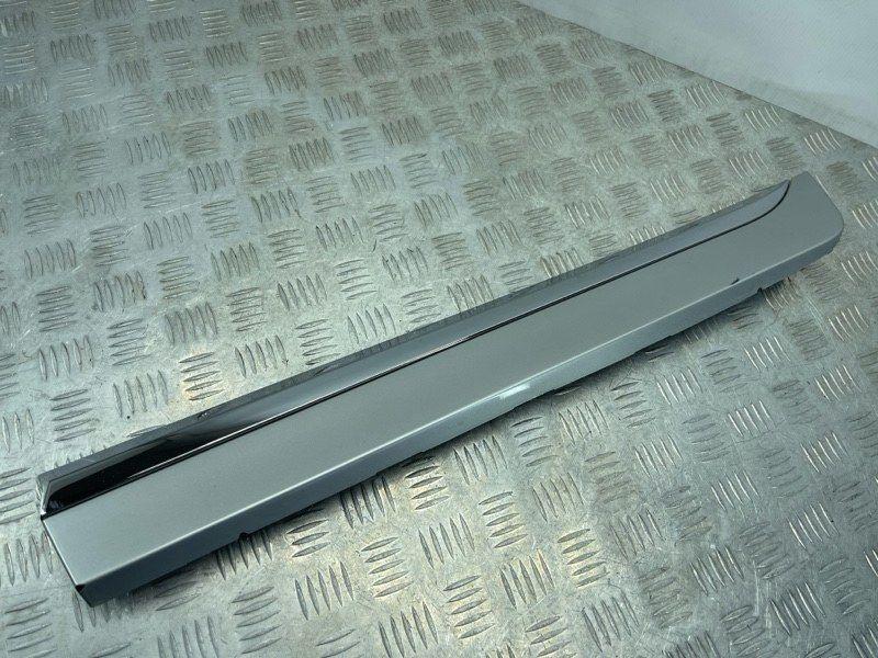 Накладка двери 31333818 Volvo XC60