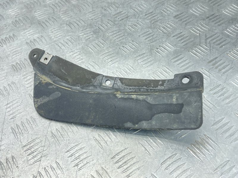 Спойлер колесной акри / Брызговик 4M0807547D Audi Q7