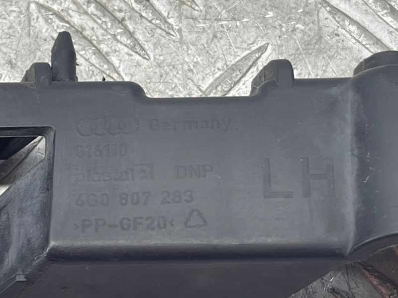 Направляюча бампера 4G0807283 Audi A6