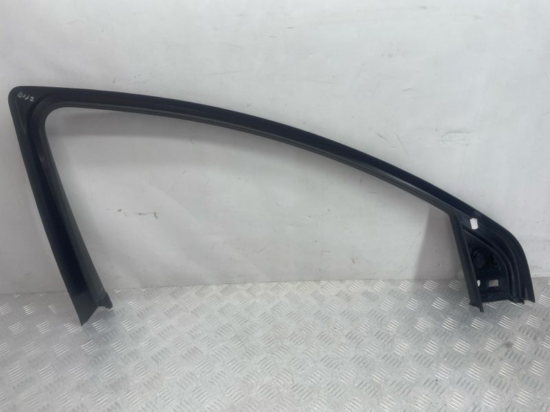 Облицювання проєму скла дверей 4L08676104PK Audi Q7
