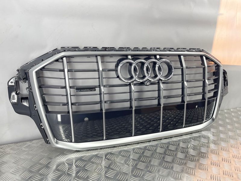 Решітка радіатора 4M0853651AHRN4 Audi Q7