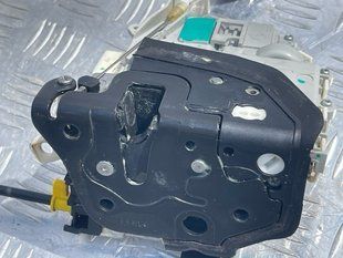 Замок передніх дверей 8J1837016D Audi A6