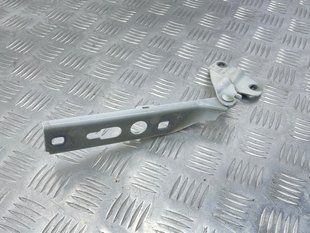 Петля капота 8U0823302 Audi Q3