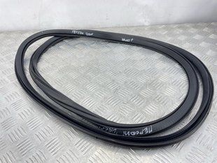 Уплотнитель двери 32245061 Volvo XC60