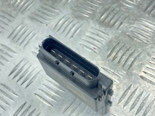 Блок керування паливним насосом 4M0906121B Audi Q7