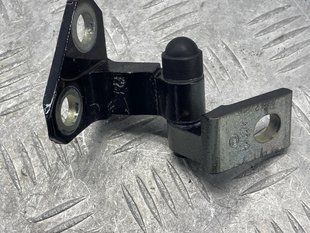 Петля двери верхняя 3C4833402D Volkswagen CC