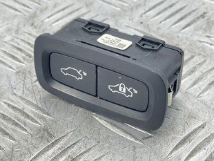 Кнопка закрытия двери багажника 31674801 Volvo XC60
