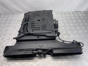 Корпус повітряного фільтра 4M0133837A Audi Q7