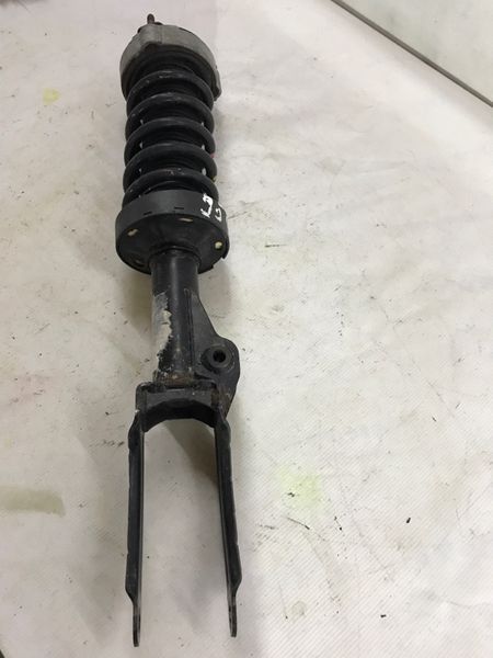 Стійка амортизатора в зборі з пружиною 7P6413032H Volkswagen Touareg