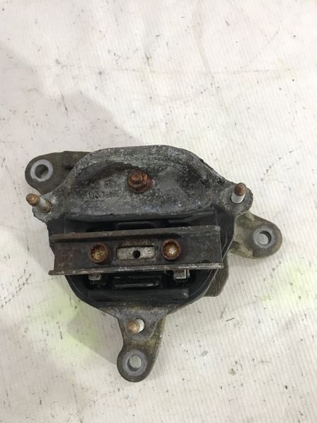Опора / подушка КП 8K0399151CM Audi S8