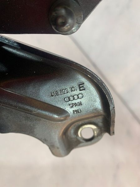 Петля капота 4G8823301E Audi A7