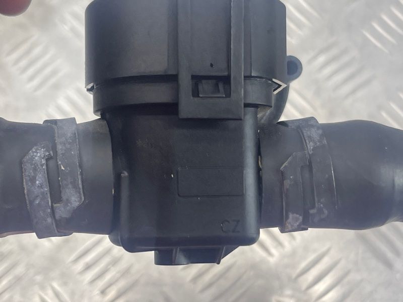 Шланг ОР з клапаном 7P0122049B Volkswagen Touareg