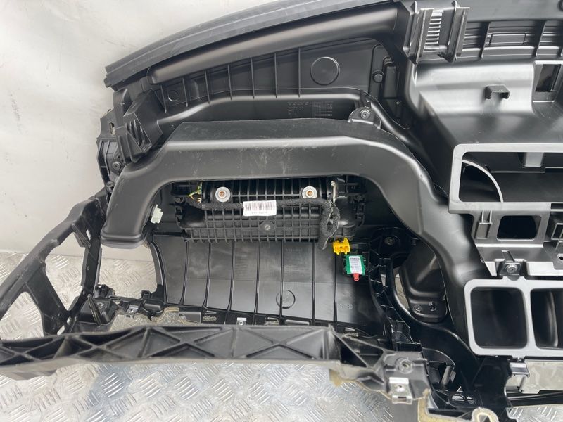 Торпедо з подушкою безпеки Volvo XC90
