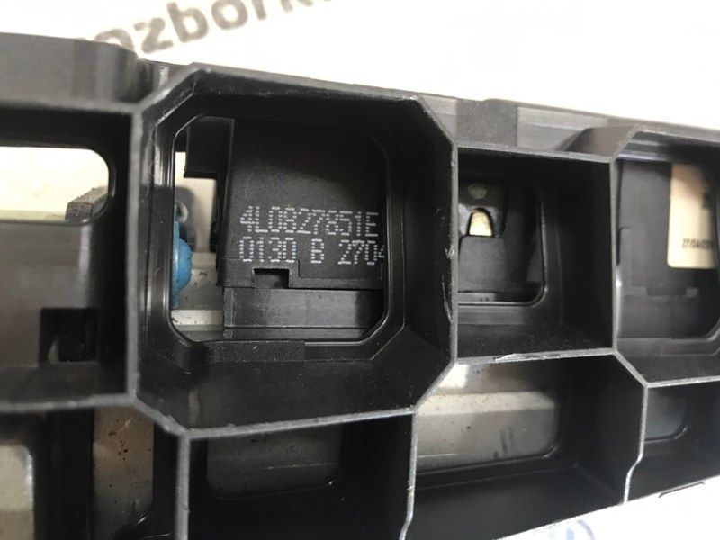 Привідний блок кришки багажника 4L0827851E Audi Q7