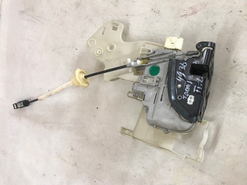 Замок дверей 8J1837015B Volkswagen Touareg