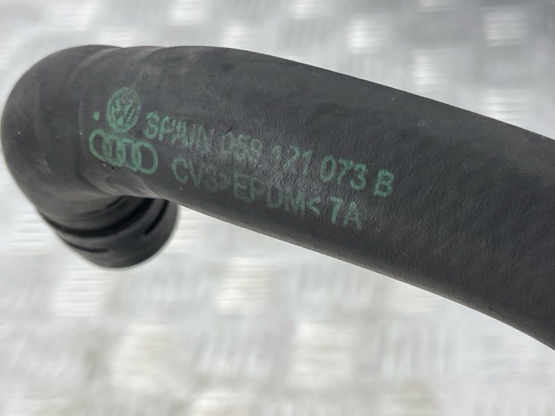 Шланг системи охолодження 059121073b Volkswagen Touareg