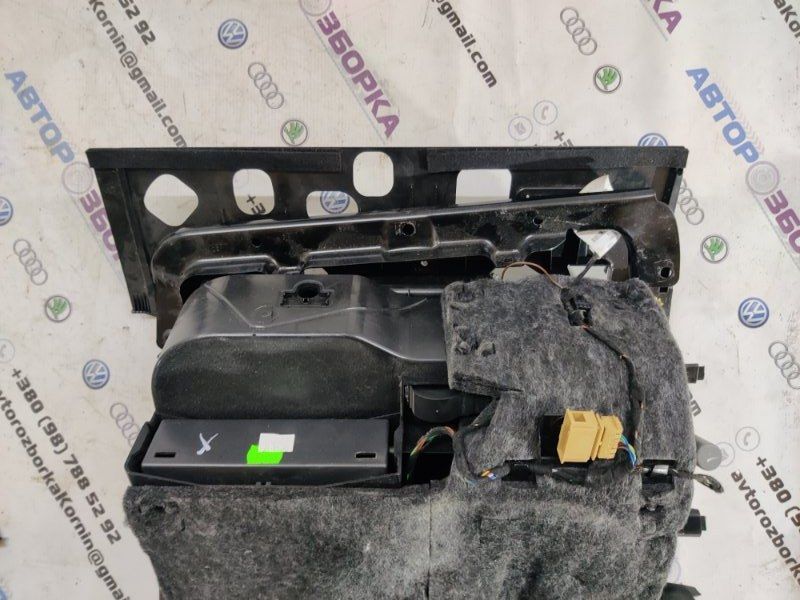 Бардачок / Вещевой ящик 4G1880302A Audi A7