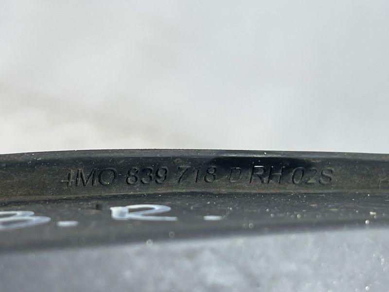 Ущільнювач дверей 4M0839718D Audi Q7