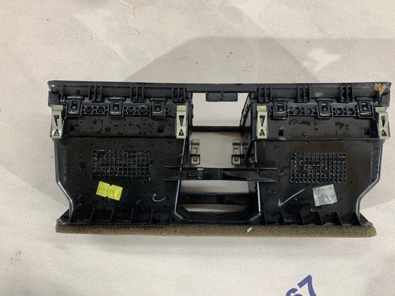 Дефлектор повітропроводу 561819728 Volkswagen Passat