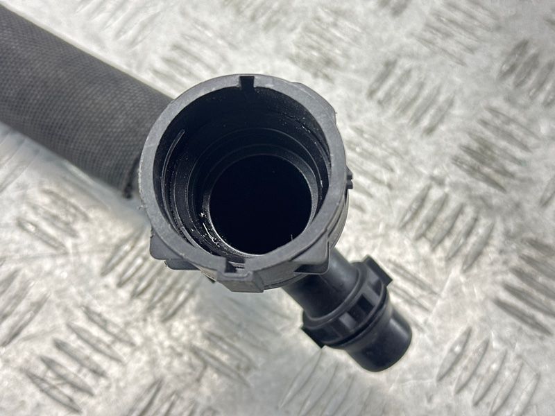 Патрубок системи охолодження 80A122101BE Audi Q5
