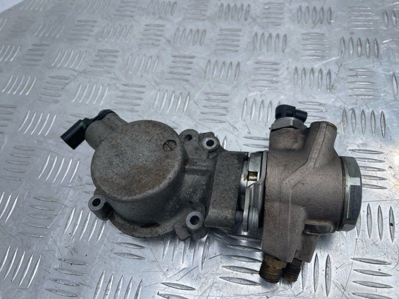 Паливний насос 06E103535A Audi Q7