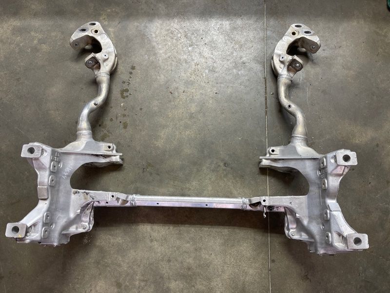 Підрамник передній 4M0399315L Audi Q7