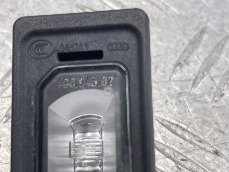 Светодиодная подсветка номерного знака 4G0943021 Audi A6 Audi A3 Sportback e-tron, Audi A3, Audi A4, Audi A4 Allroad, Audi A5, Audi A6, Audi A7, Audi Q3, Audi Q5, Audi Q7, Audi RS5, Audi RS7, Audi S3, Audi S4, Audi S5, Audi S6, Audi S7, Audi SQ5, Audi TT, Audi TT RS, Audi TTS