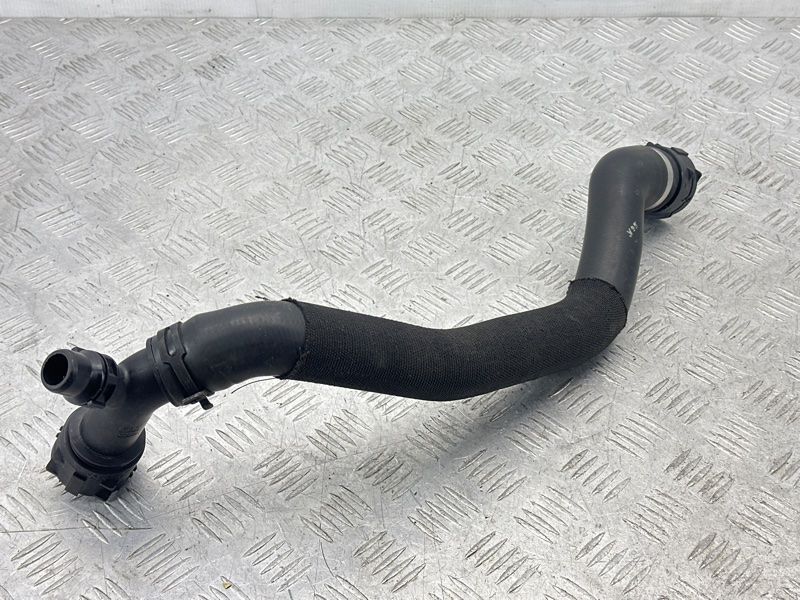 Патрубок системи охолодження 80A122101BE Audi Q5