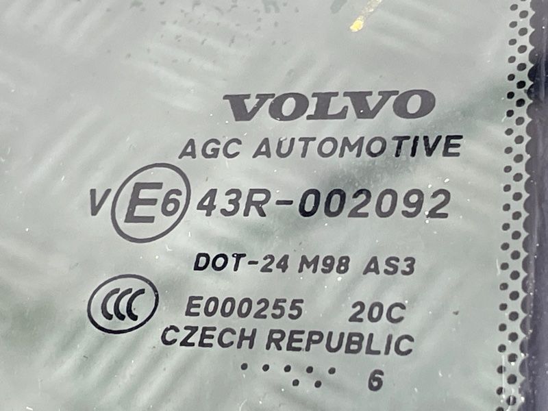 Бічне скло дверей 31352995 Volvo XC90