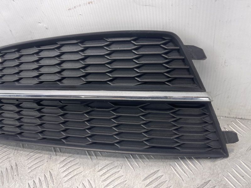 Решітка бампера 4G0807681AF Audi A6