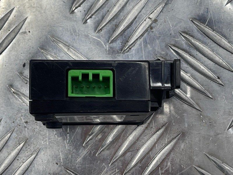 Блок SIM карти 31450931 Volvo XC90 Volvo S60, Volvo S60 Cross Country, Volvo S80, Volvo S90, Volvo V60, Volvo V60 Cross Country, Volvo V90, Volvo V90 Cross Country, Volvo XC40, Volvo XC40 Recharge, Volvo XC60, Volvo XC70, Volvo XC90