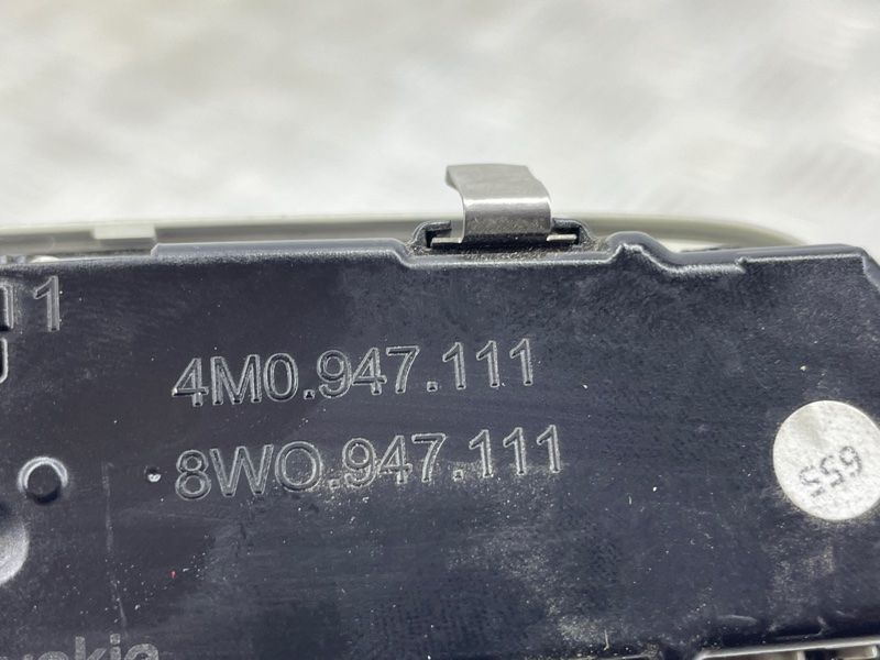 Плафон освітлення салону 8W0947111BC5 Audi A4