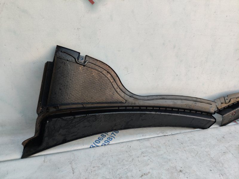 Жабо / Водоотводящий щиток Volkswagen Tiguan